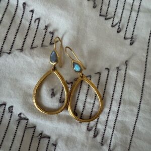 Julie Vos gold/labradorite dangle hoops